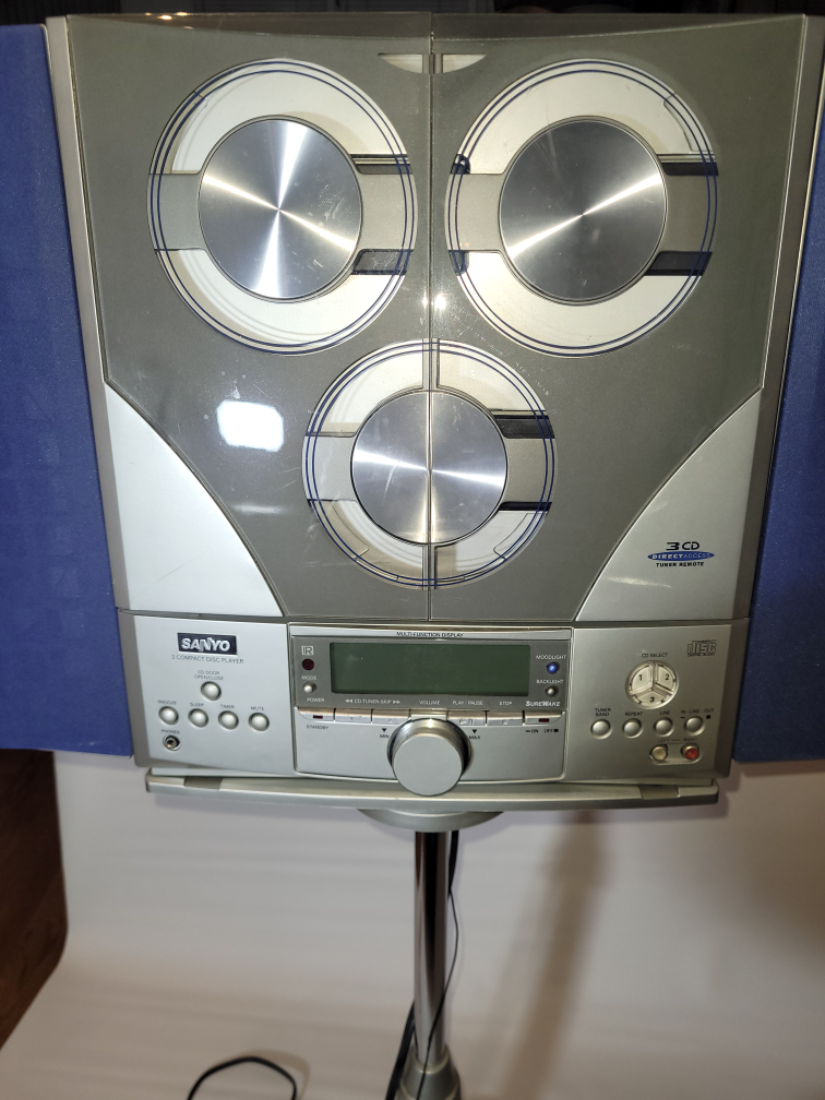 *MAKE AN OFFER* Vintage Sanyo 3 CD. AM, FM Stereo on a Stand 🎁 image indicator(4)