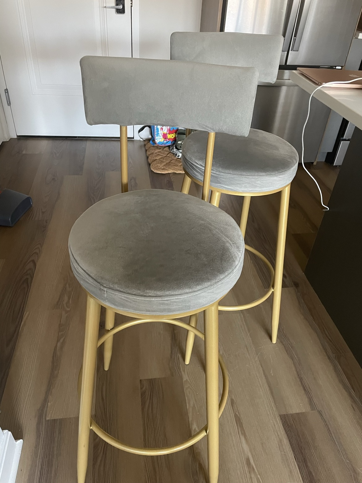 2 grey velvet bar stools - photo 4