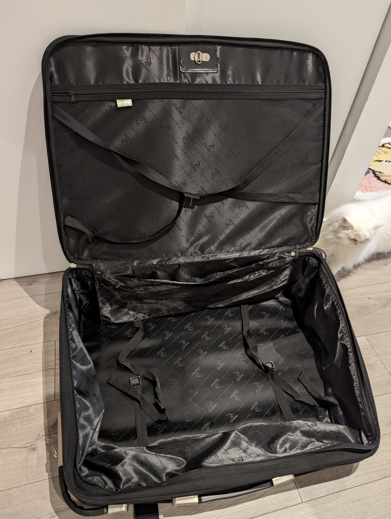 28-inch luggage suitcase #SellingSpree - photo 5