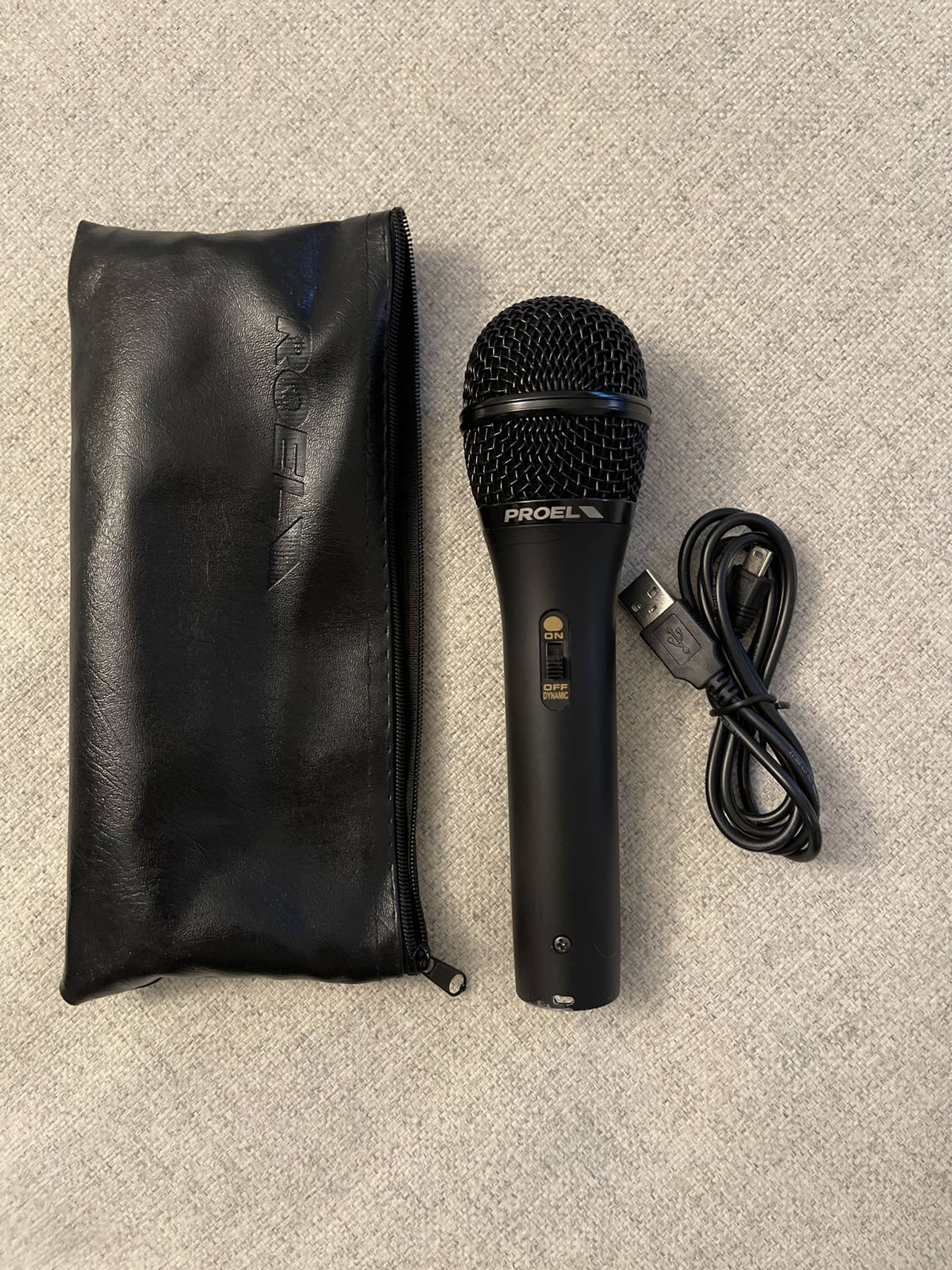 Dynamic USB and XLR Mic thumbnail