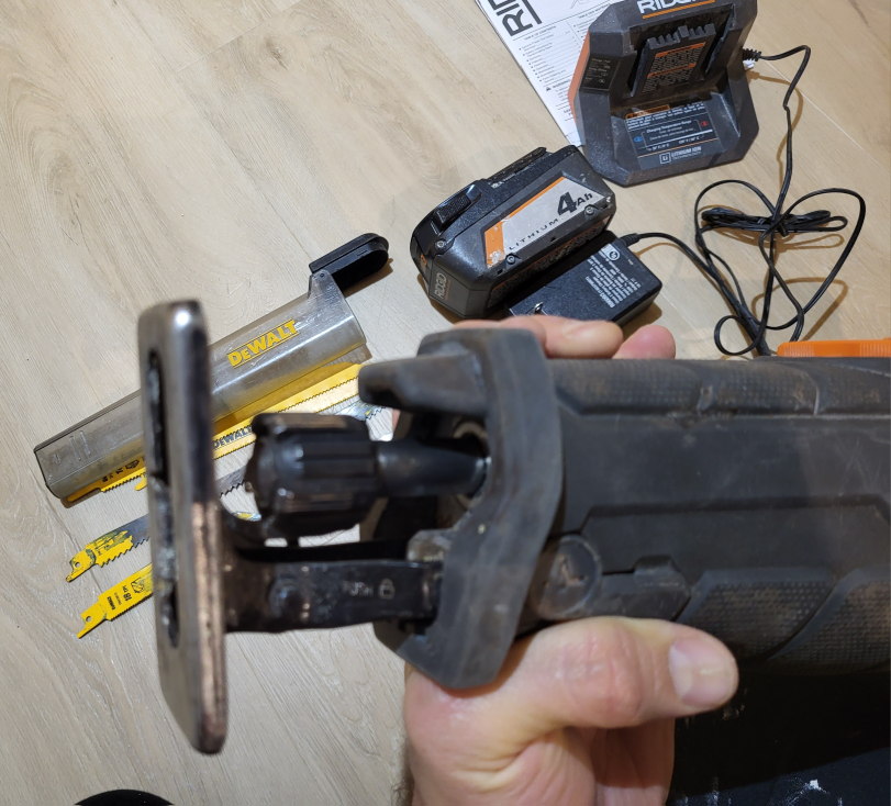 RIDGID 18V Cordless Brushless Reciprocating Saw & battery - photo 3
