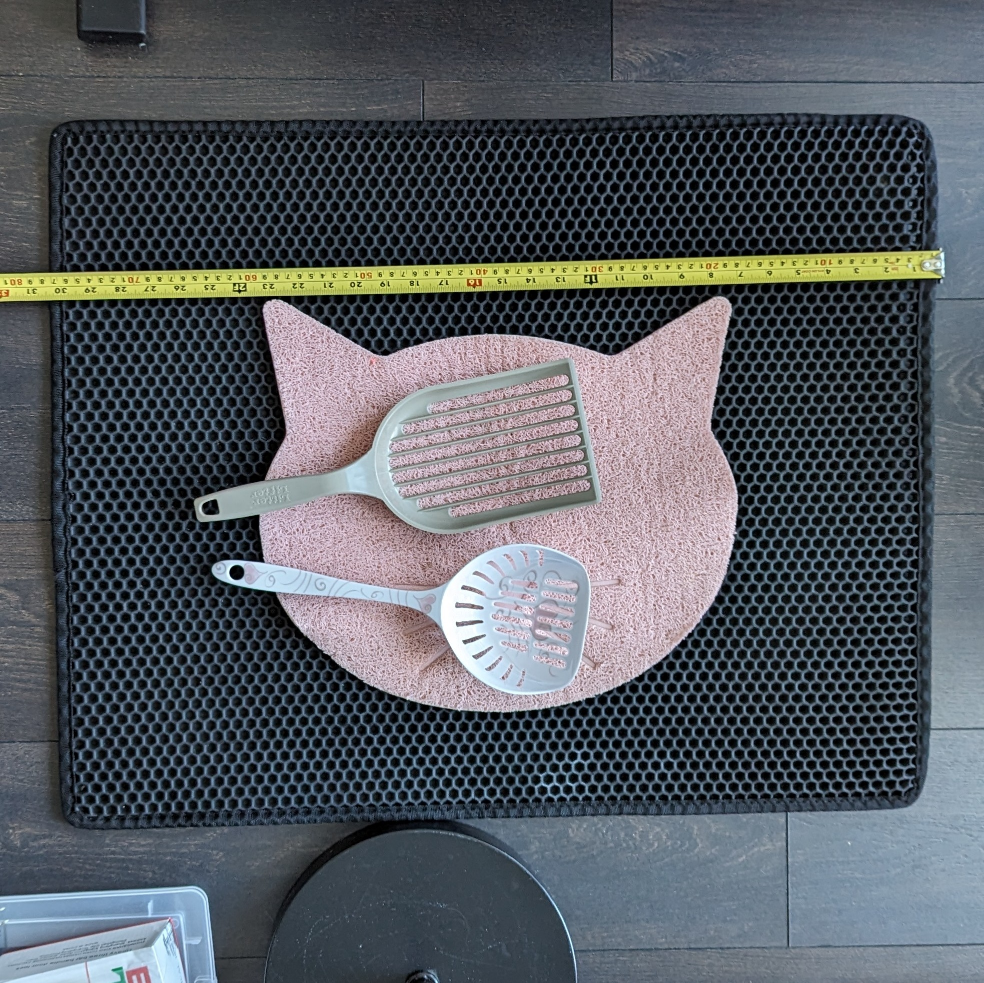 Cat litter mats & scoops - used but washed thumbnail