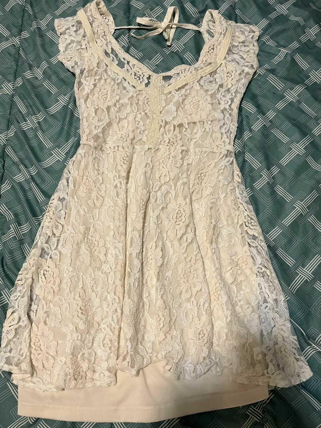 Women's Lace Dress - Short Sleeve - photo 3