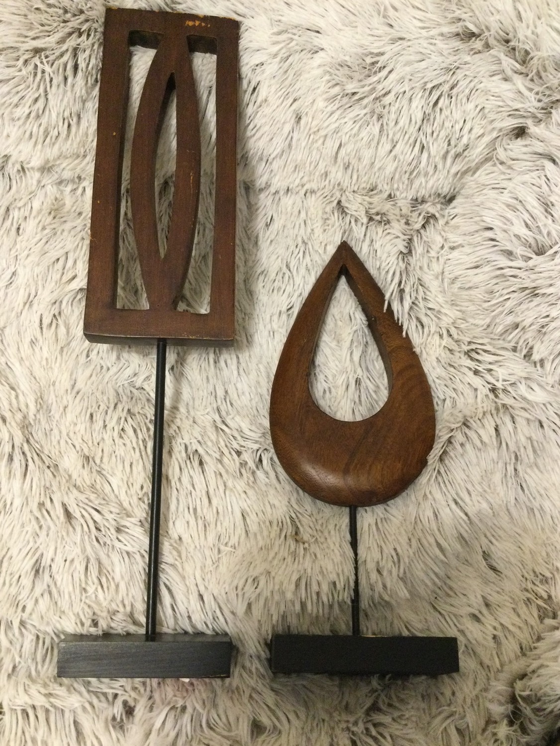 Wood pieces on stands image indicator(3)