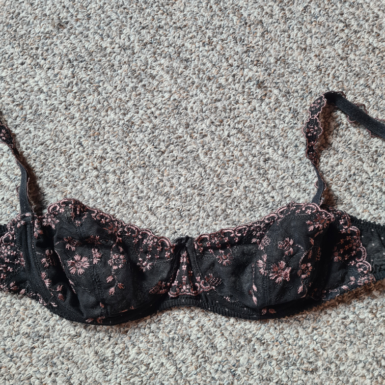 FREE Bundle of 2 bras 🎁 image indicator(2)