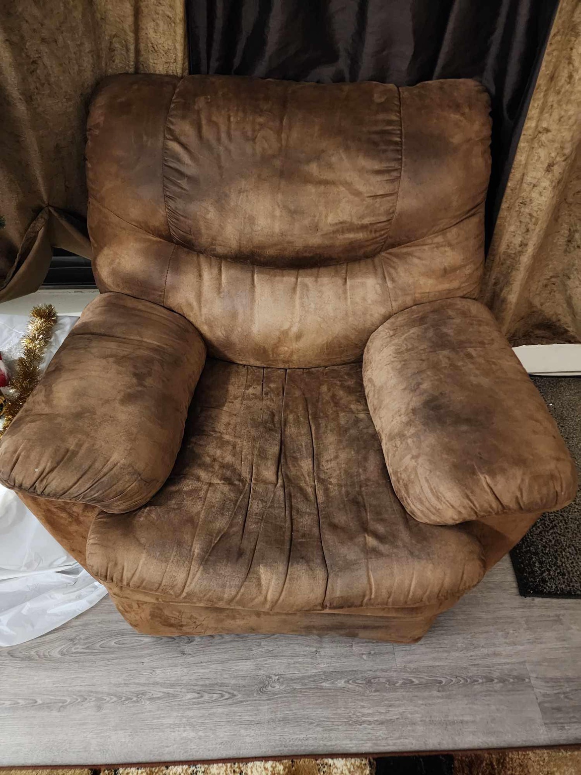Giving Away.. Free manual recliner set