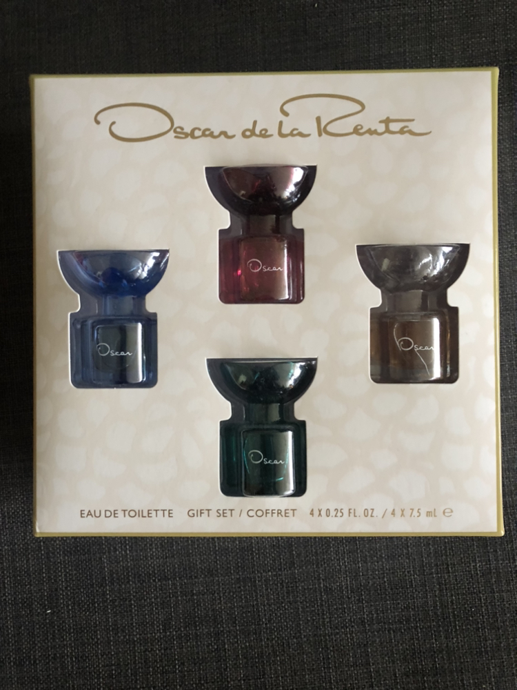 OSCAR DE LA RENTA MINI PERFUME SET thumbnail