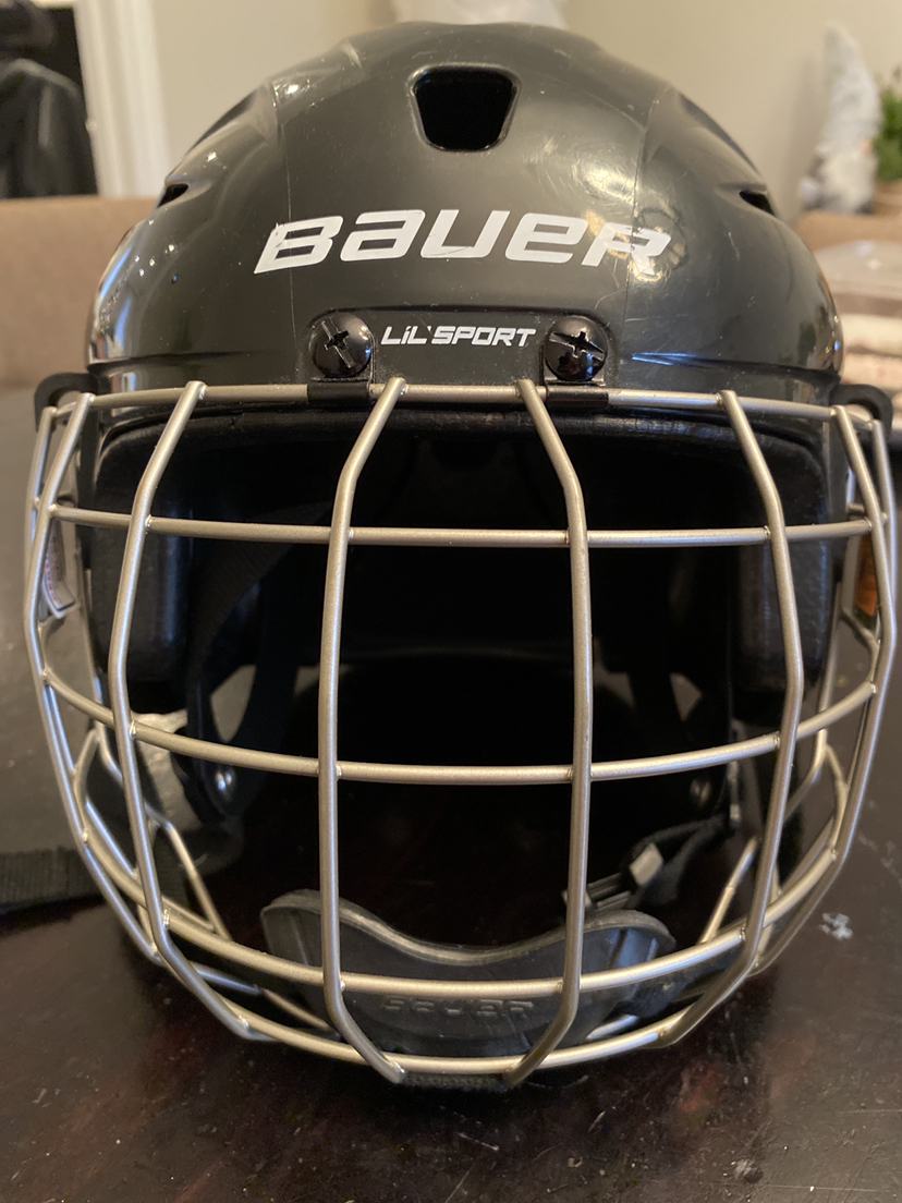 Kids helmet with cage