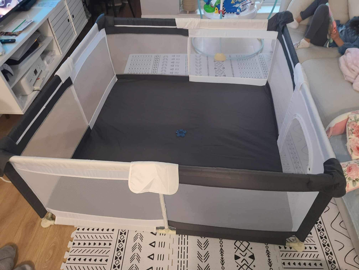 Baby playpen, blanket, pillow and straps