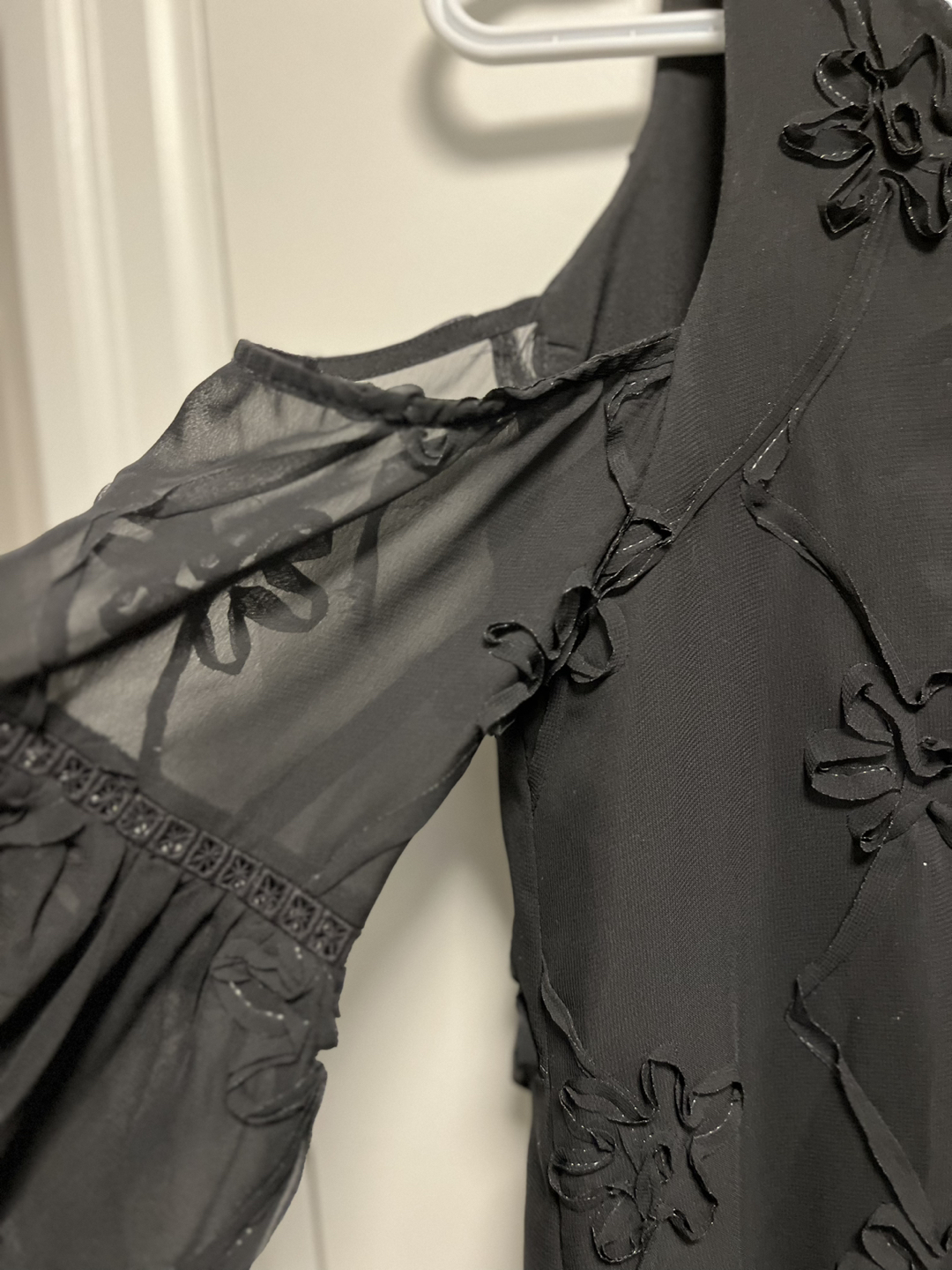 BCBG Max Azaria black flower appliqué dres XXS- XS 🎁 image indicator(4)