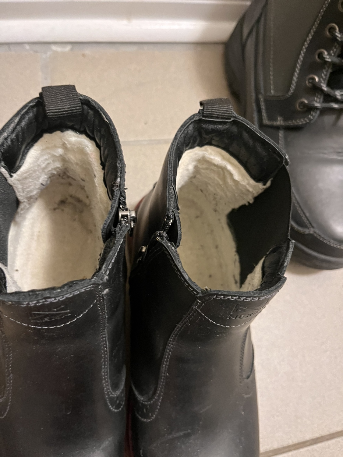 Anti-slip winter boots image indicator(2)