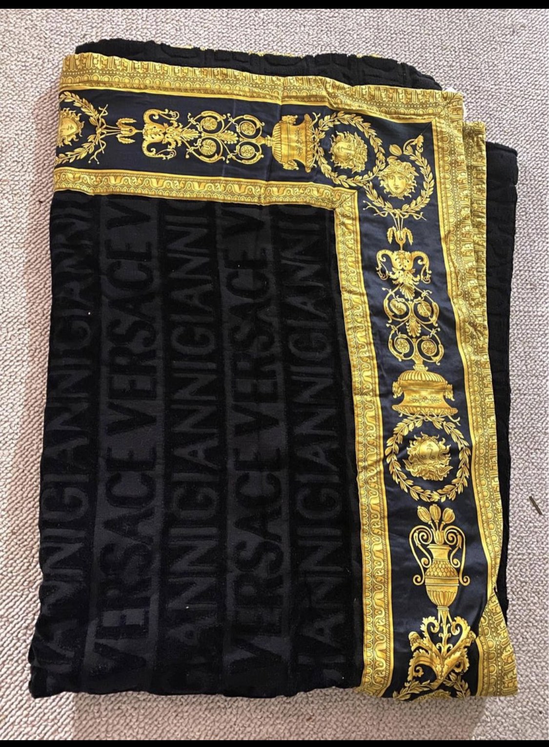 Versace towels image indicator(2)