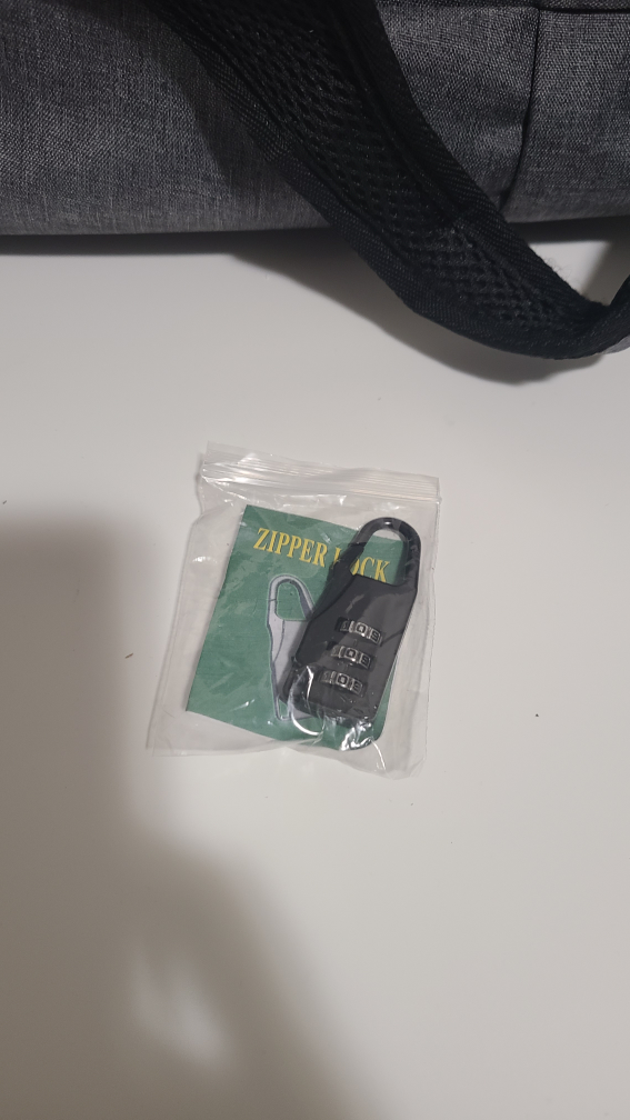 Sports Duffel Bag w/ Anti-Theft Lock image indicator(3)