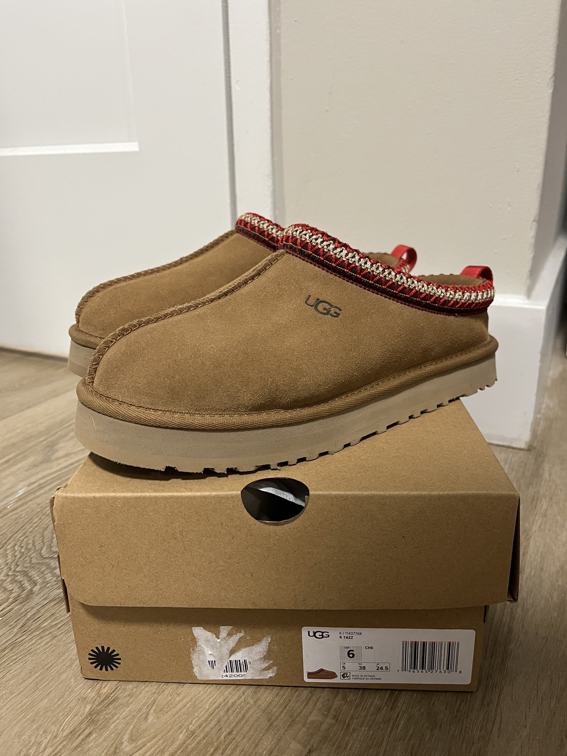 Ugg Tasman W8, Y6