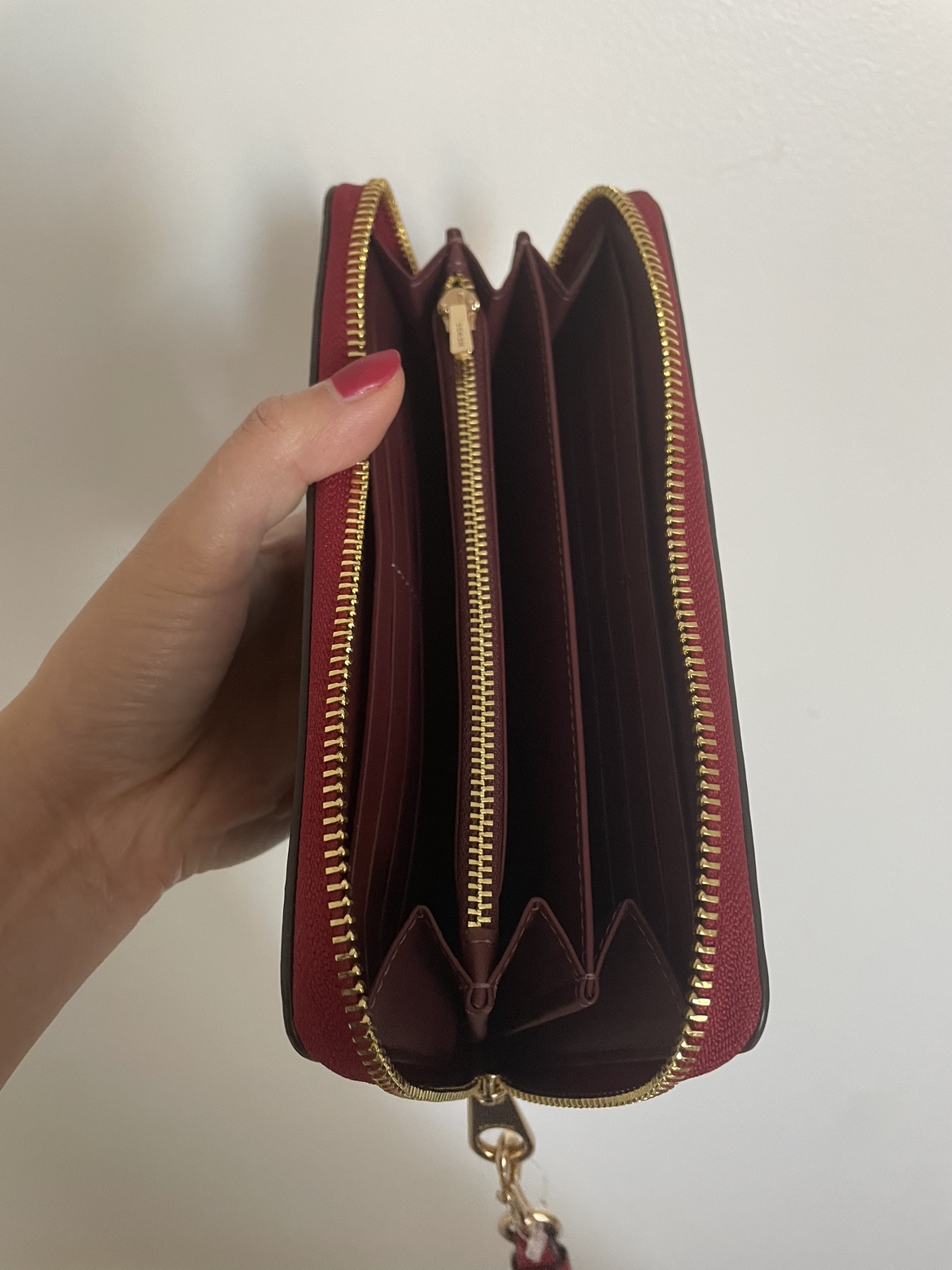 Coach Wallet image indicator(2)