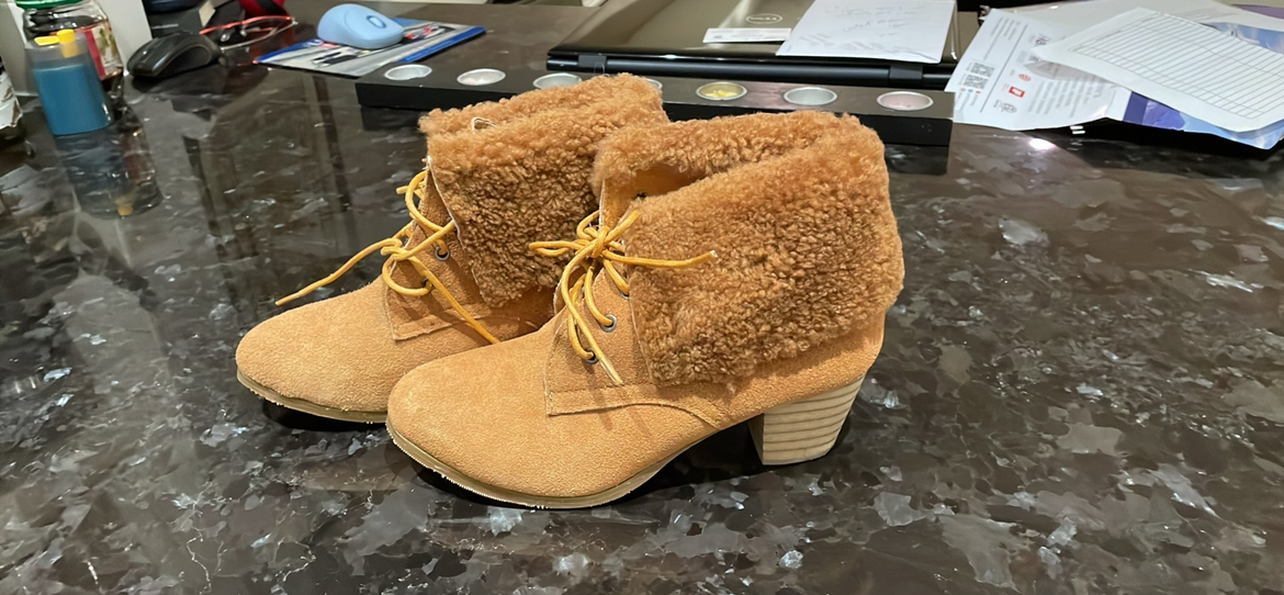 Winter boots image indicator(2)