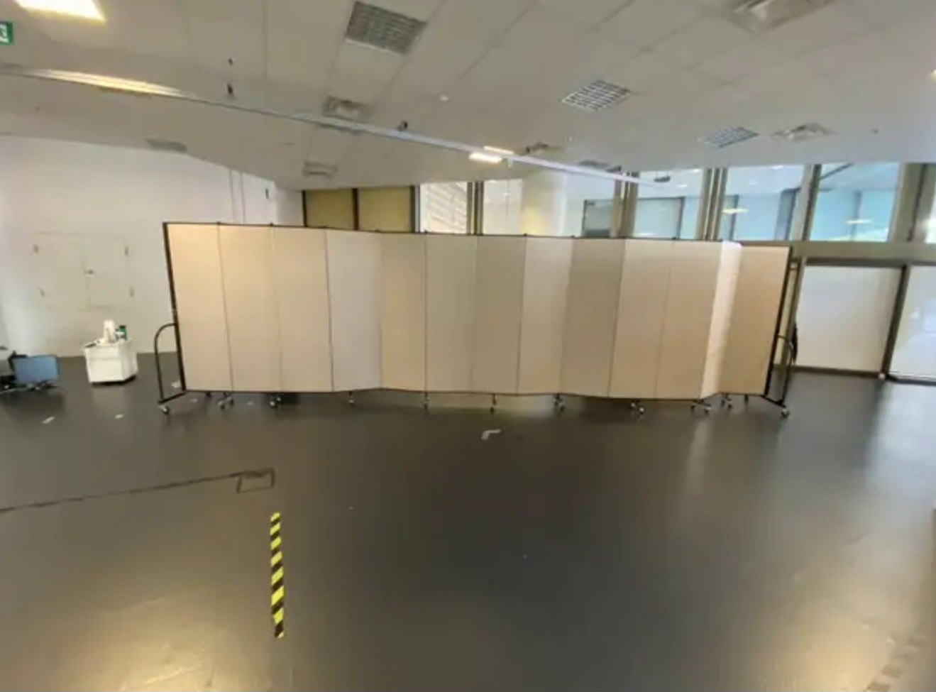 Screenflex portable room divider - photo 3