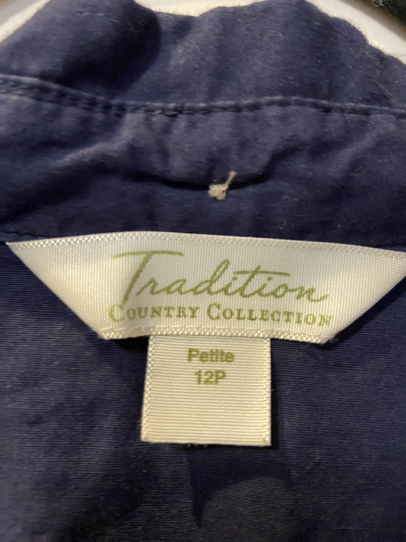 Women’s button up shirt image indicator(2)