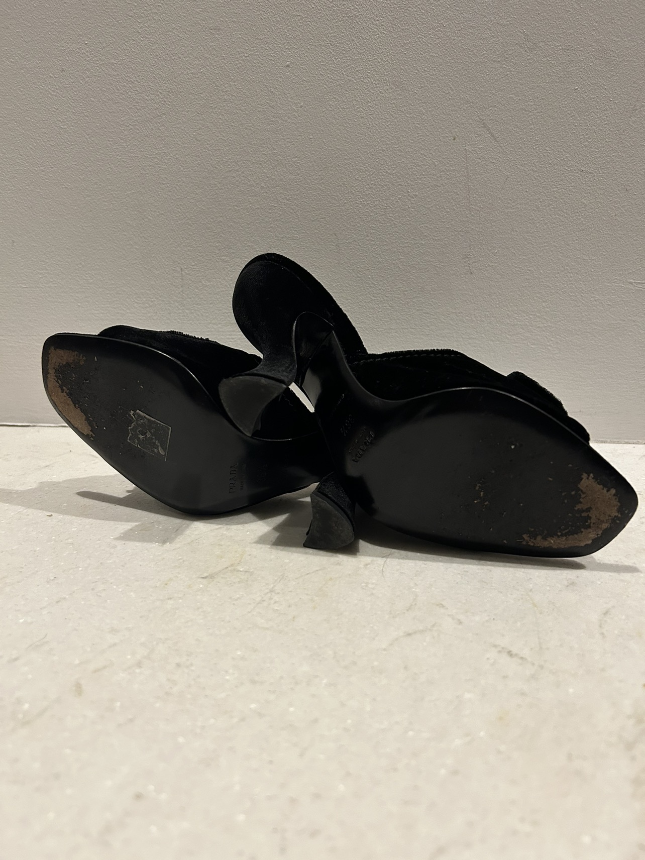 Vintage Prada heels. 6.5 excellent condition image indicator(10)