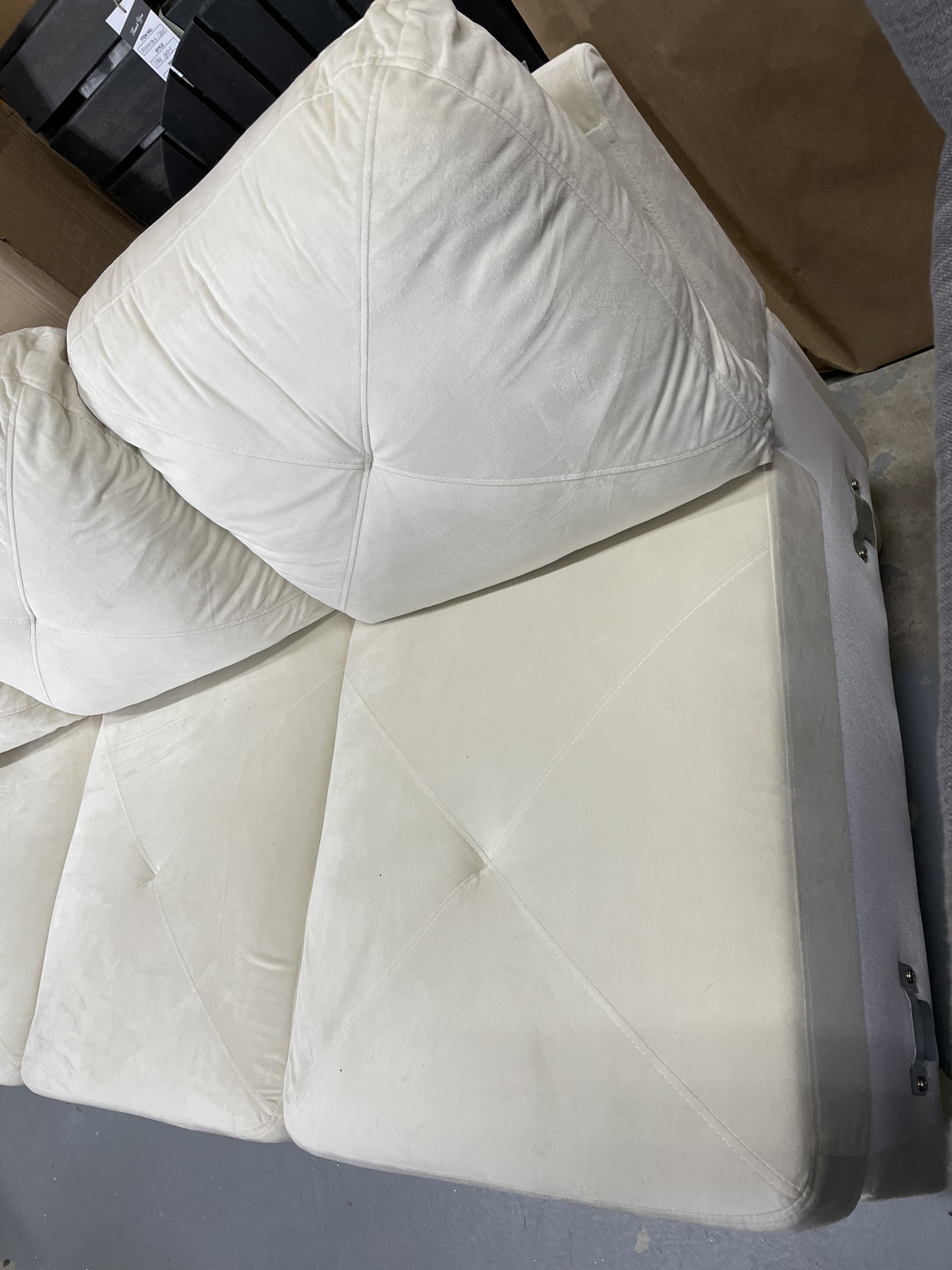 New sofa - missing chaise - photo 3