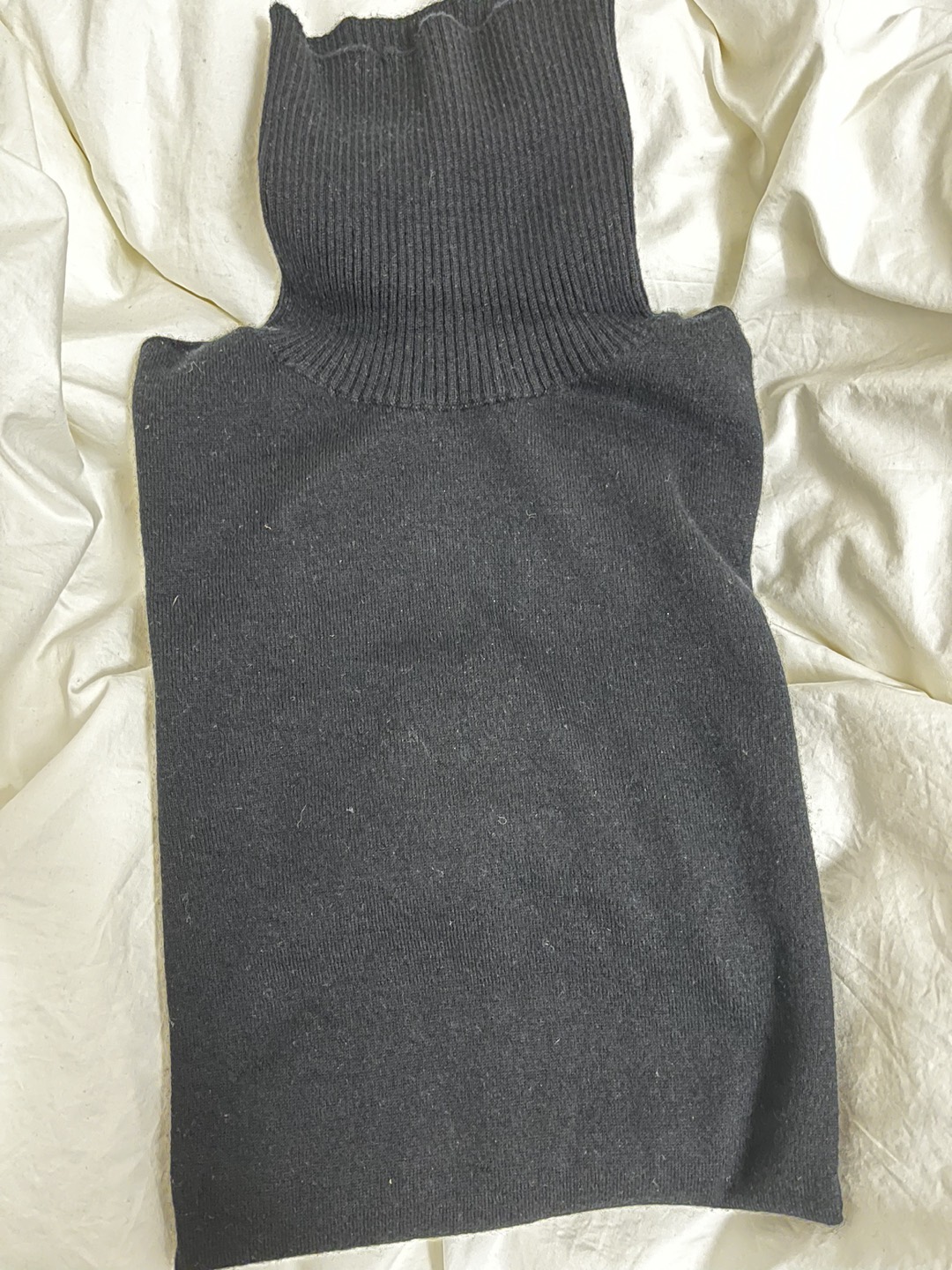 Aritzia 100% cashmere knit image indicator(5)