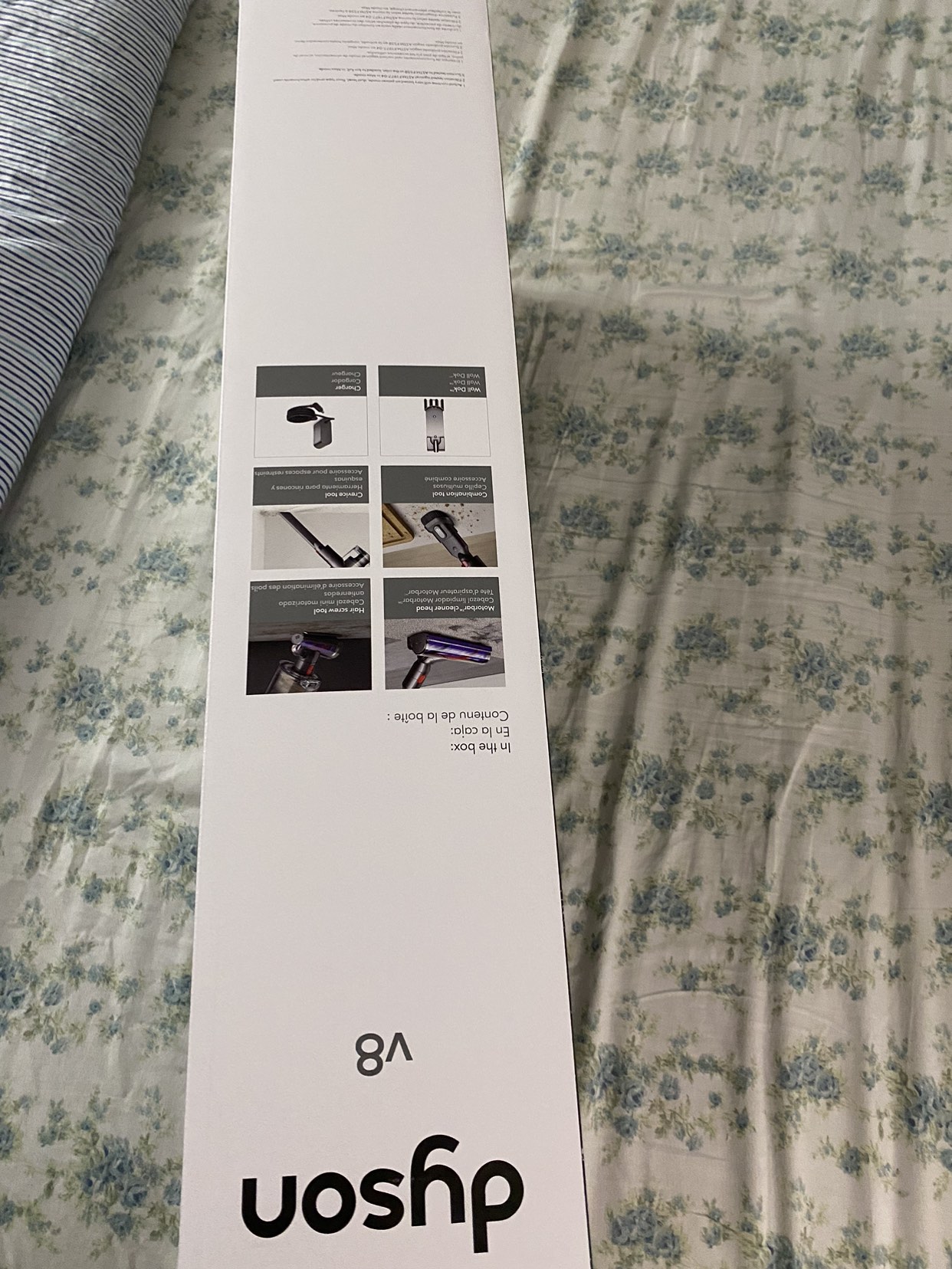 Dyson  V8 cordless stick vaccum