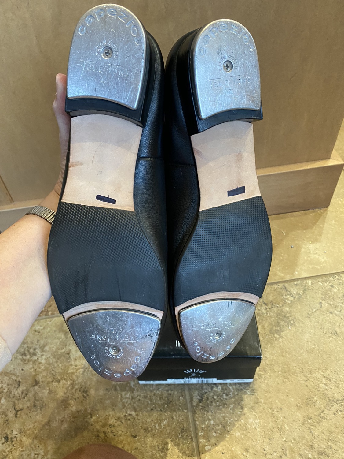 Capezio CG Premiere leather tap shoes, adult size 13 image indicator(2)