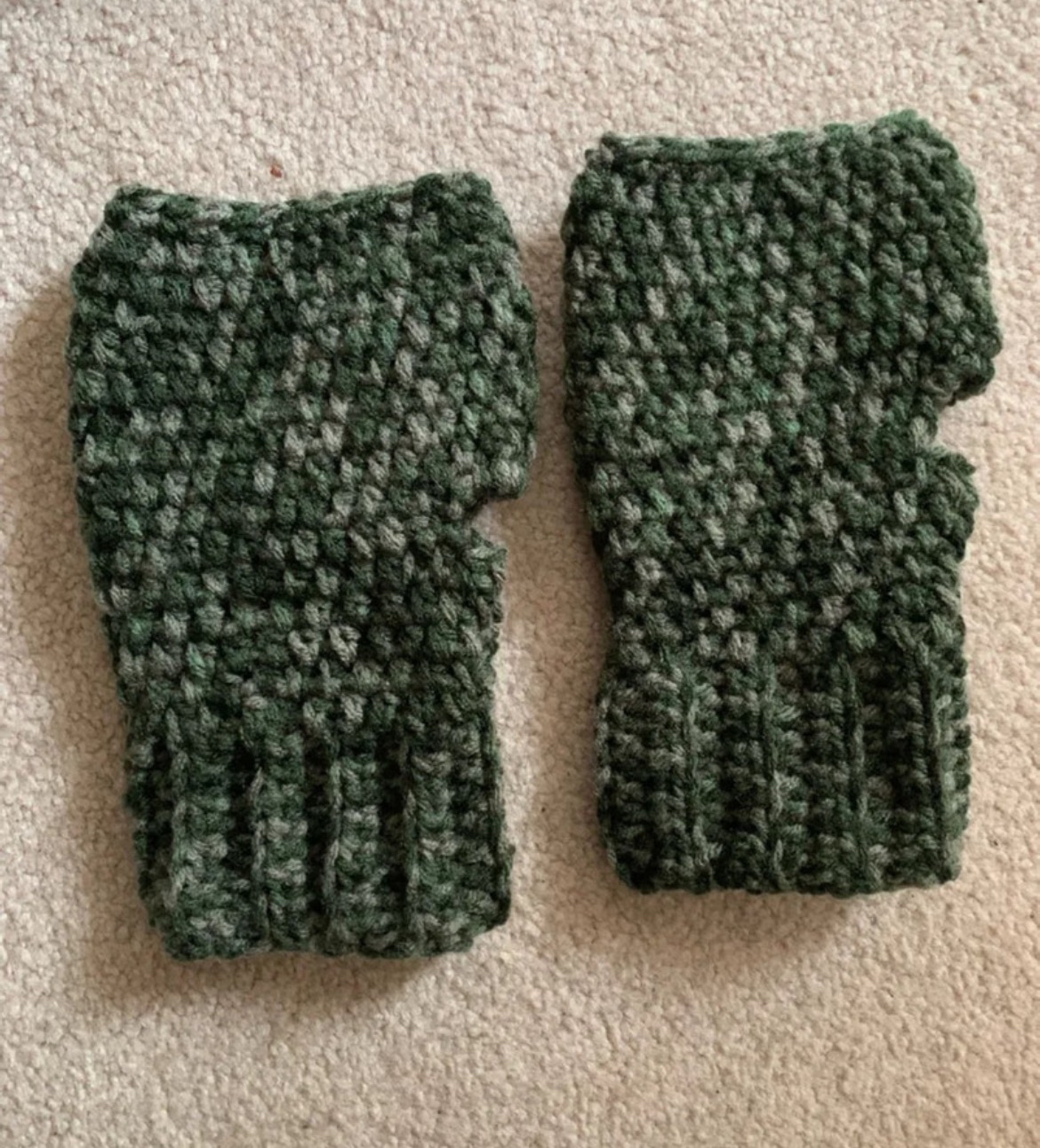 Hat & Glove Set image indicator(3)