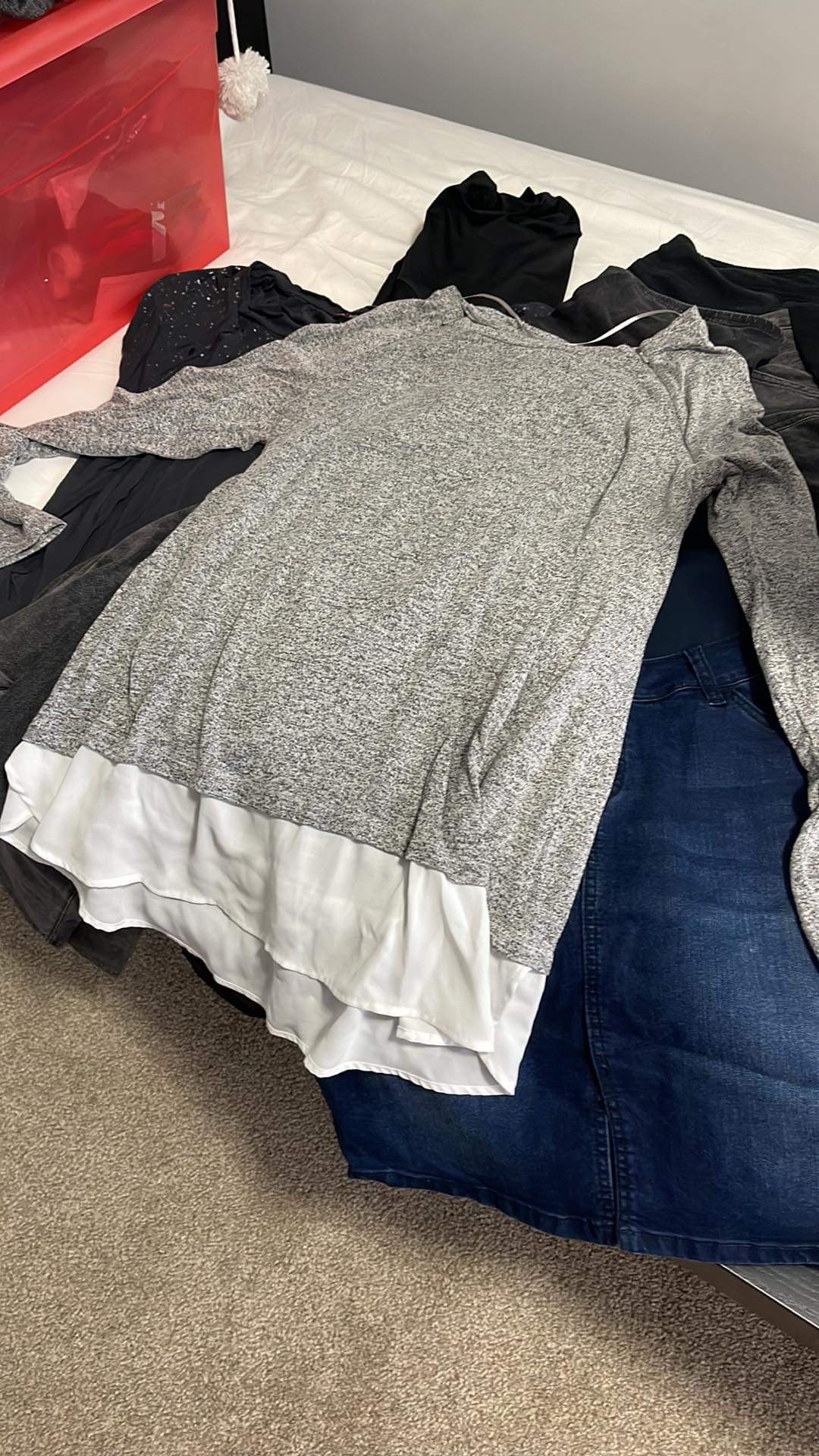 Maternity clothes M/L size - photo 2