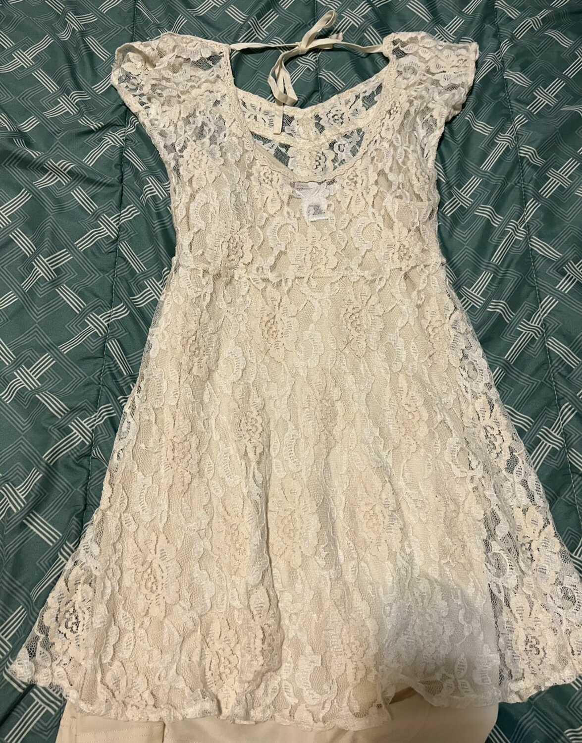 Women's Lace Dress - Short Sleeve - photo 2
