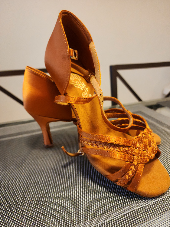 Latine dance shoes image indicator(3)