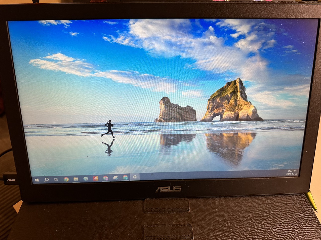 Asus MB168B 15.6” HD portable usb monitor - photo 2