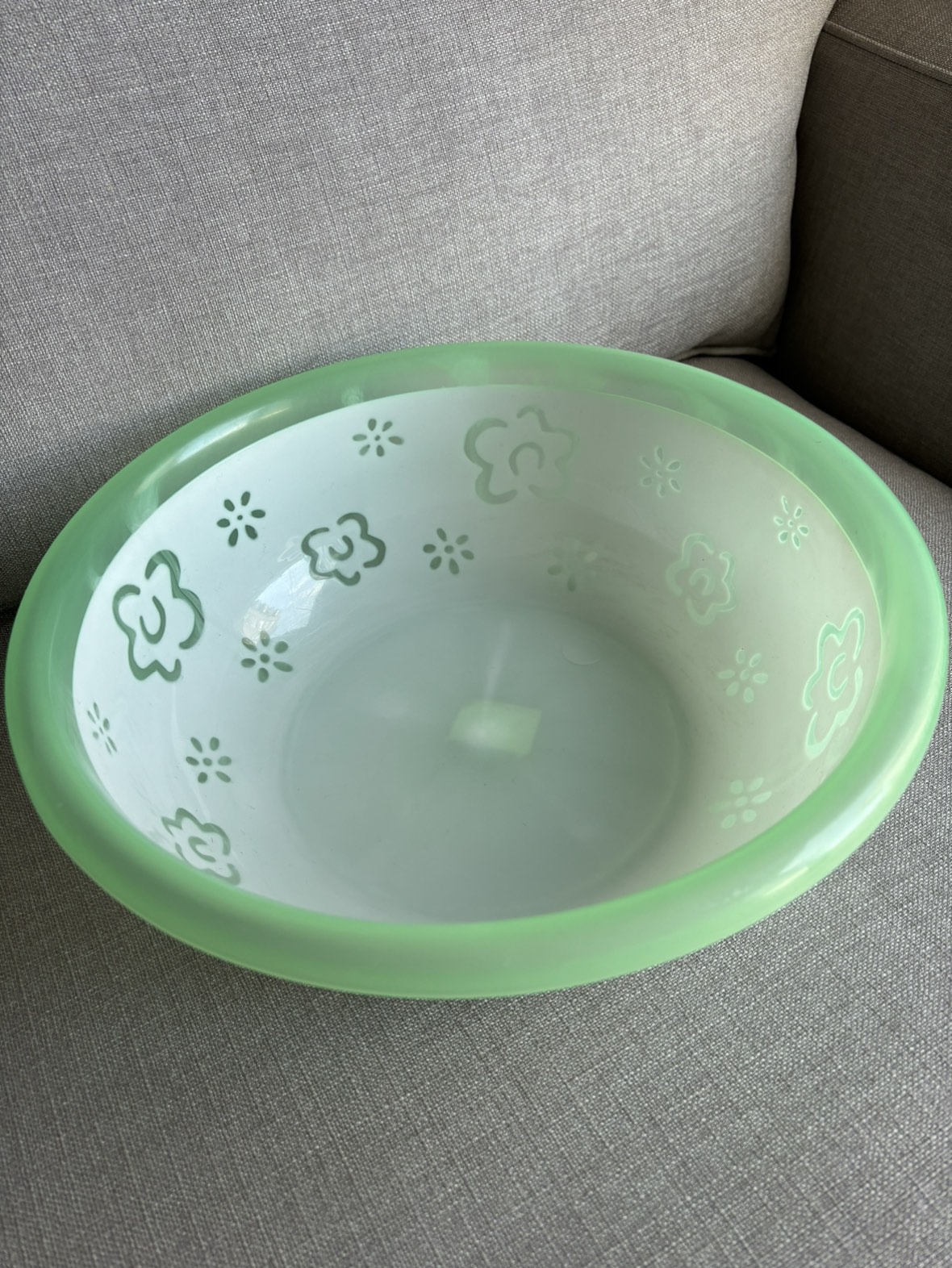 Large kitchen plastic bowls #freecycle image indicator(2)