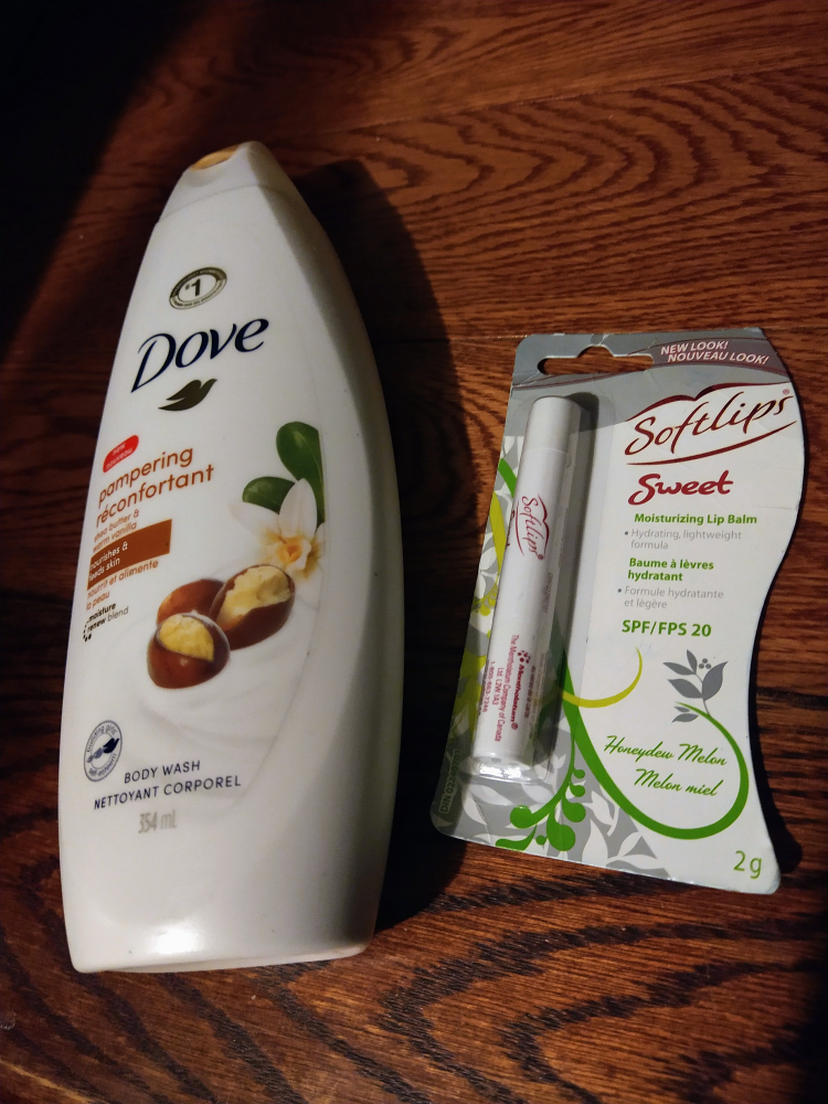 Dove Body Wash & SPF 20 Lip Balm image indicator(2)