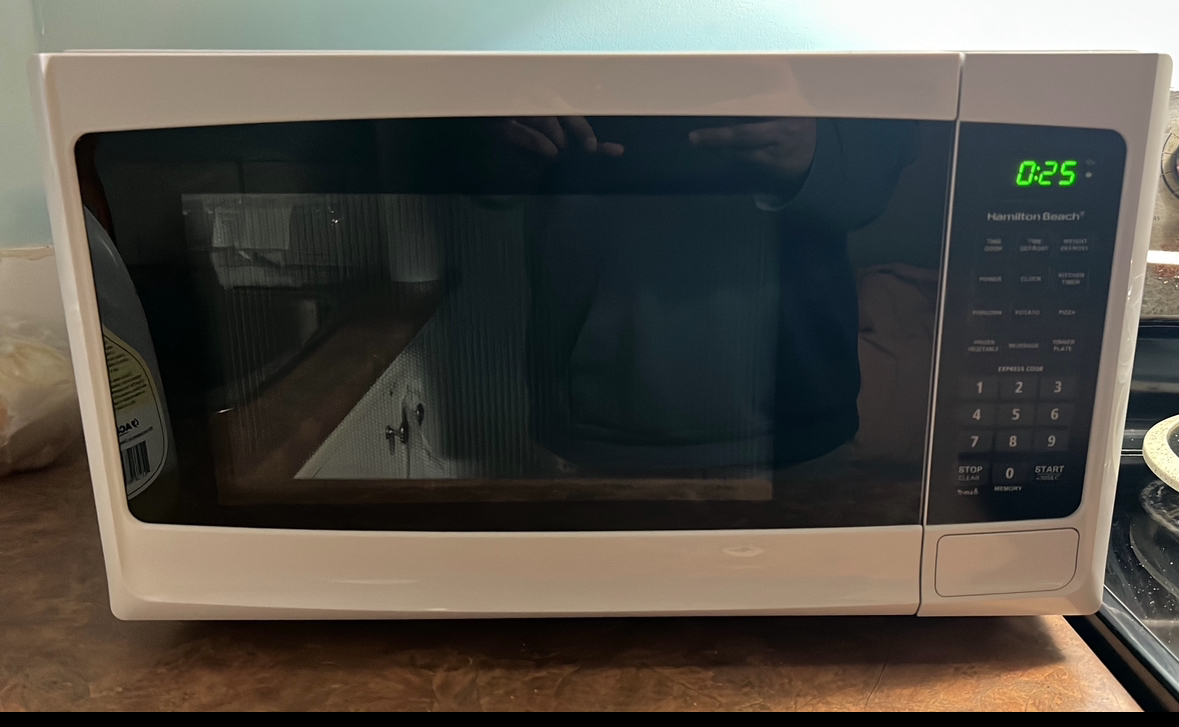 Hamilton Beach Microwave in excellent condition - photo 2