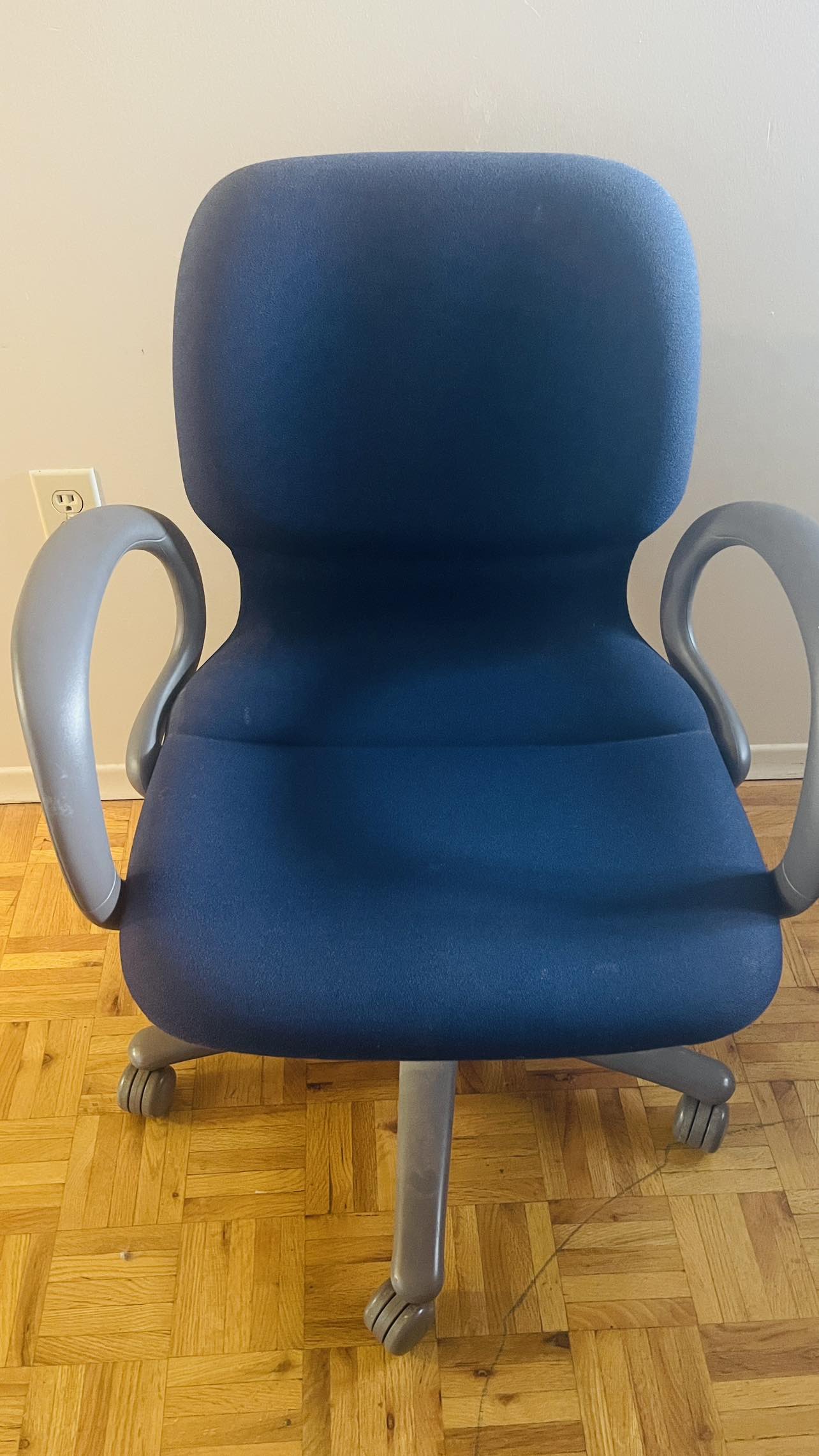#SellingSpree Blue Office Chair thumbnail