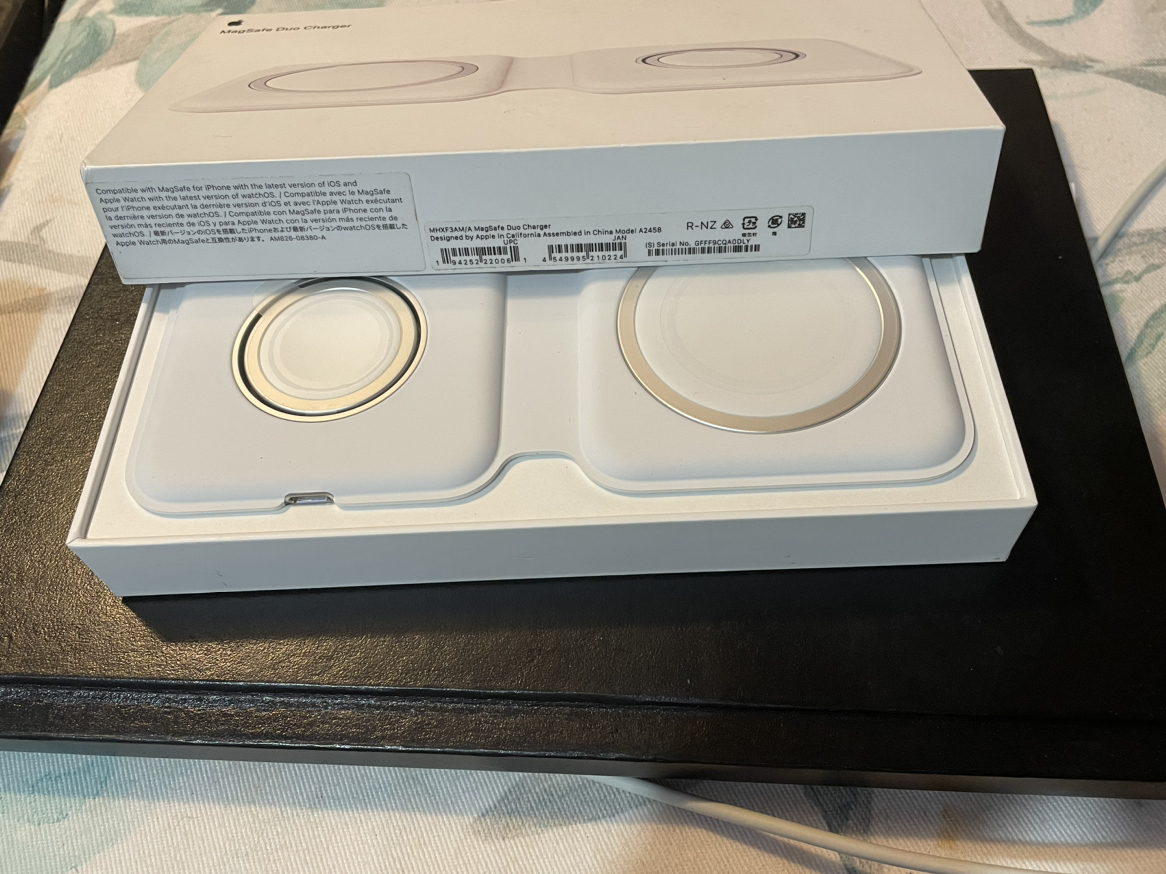 Apple MagSafeDuo Charger - photo 2