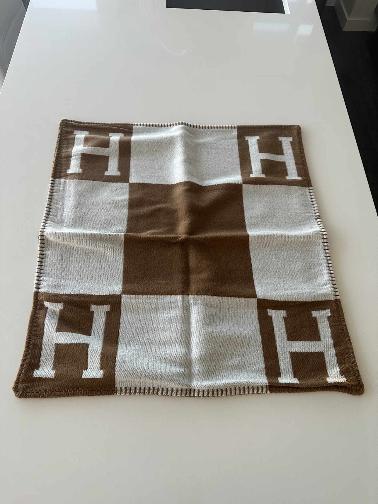 Hermes Blanket & Pillow Set image indicator(5)