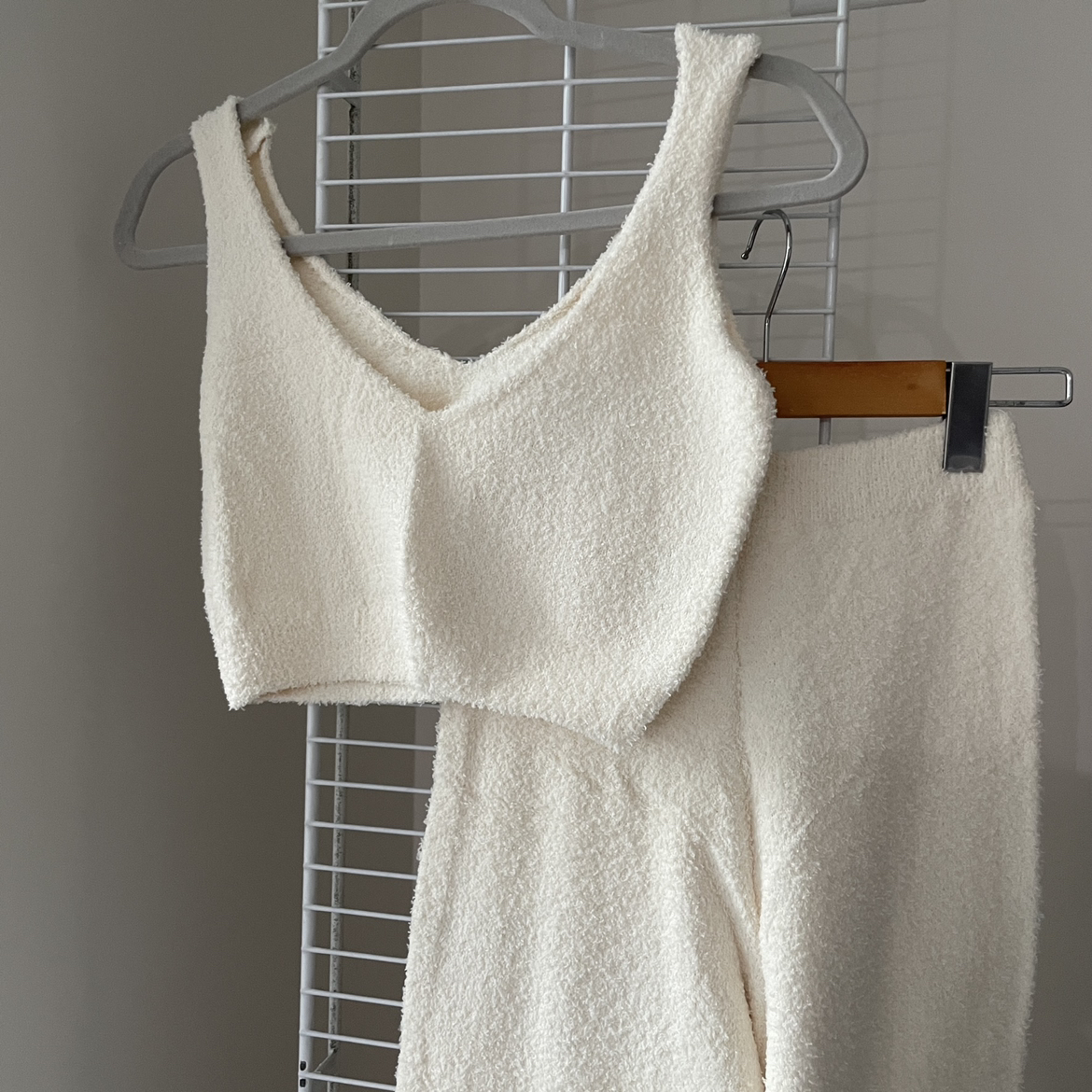 NEW💖SHEIN Fluffy Crop Top & Pants 2pc set image indicator(5)