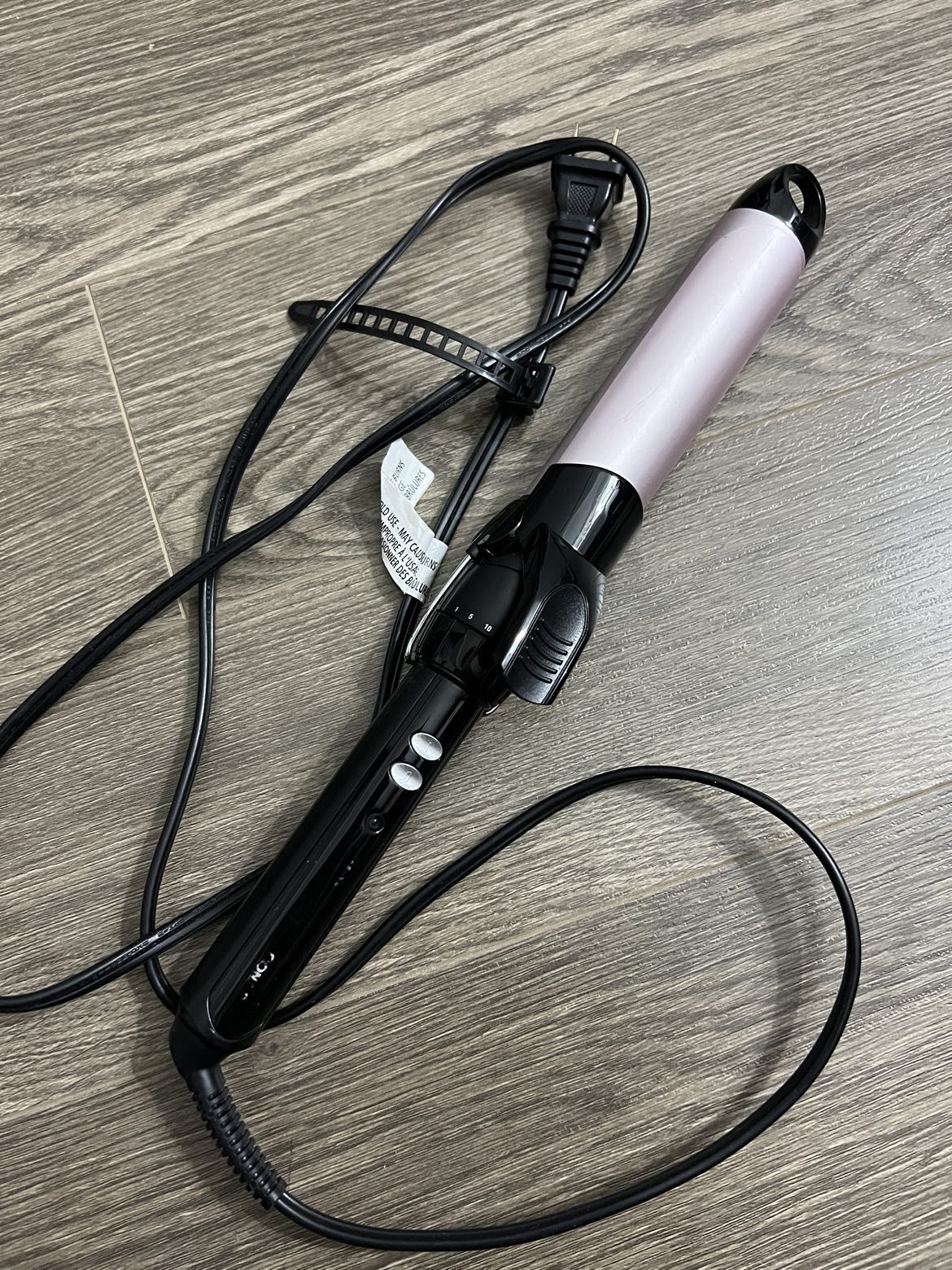 (Moving Sale) Hair Iron thumbnail