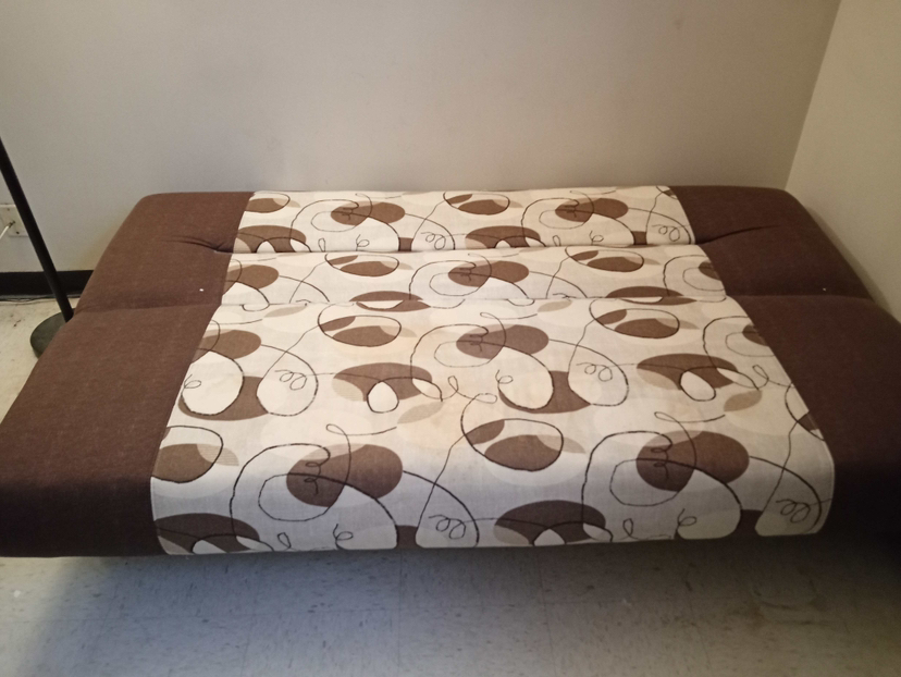 Pre-owned Sofa-Futon Mint Condition- Price Negotiable - photo 4