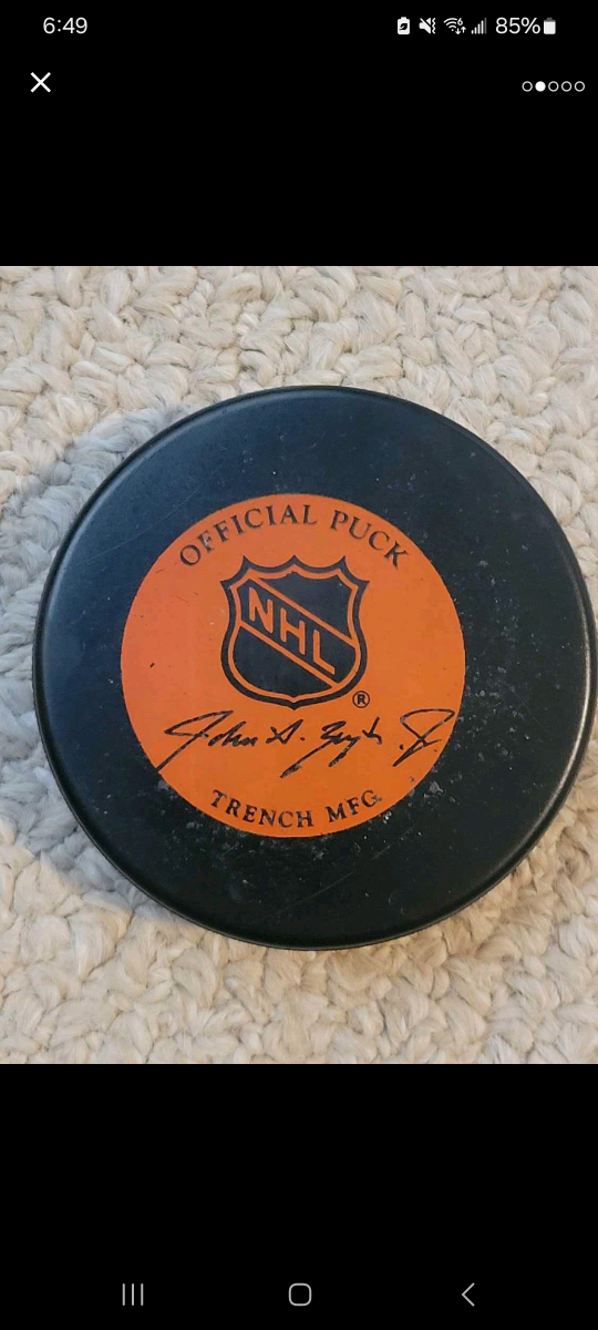 Official NHL game puck 1980s Edmonton Oilers image indicator(2)
