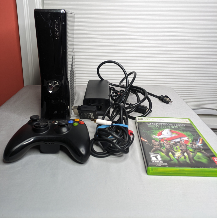 Xbox 360 S - 250gb - with cables and game - working thumbnail