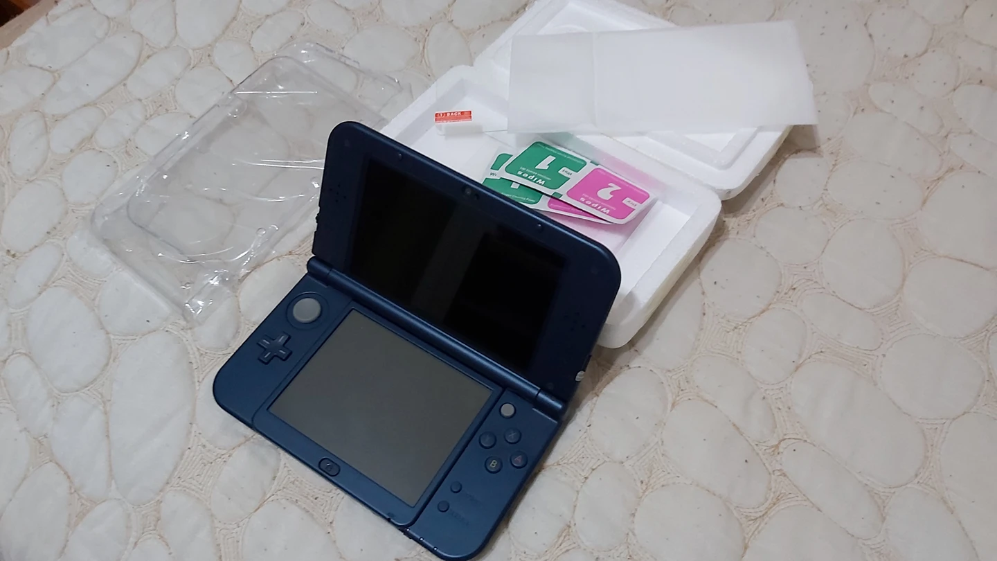 New 3DS XL Screen Protector and Case thumbnail