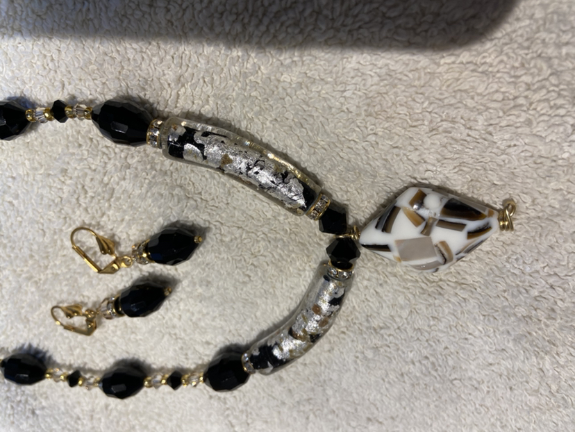 Necklace and earrings set jewellery image indicator(2)