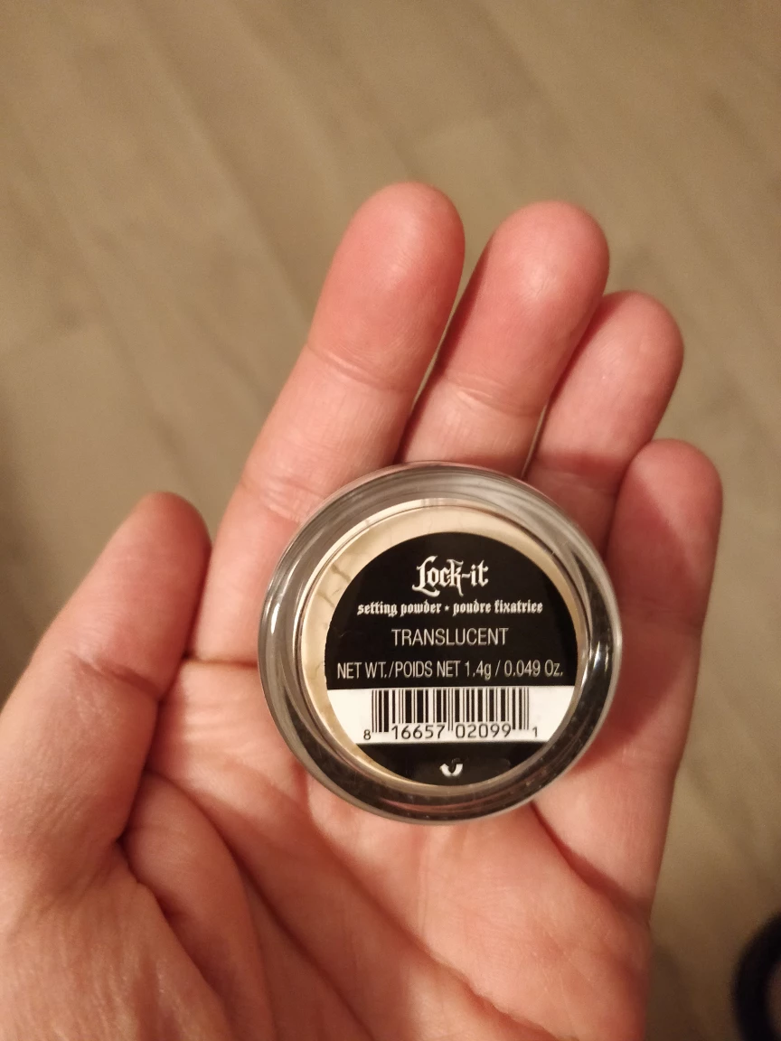 Kat Von D Lock-It Translucent Setting Powder w/ Freebie! - photo 4