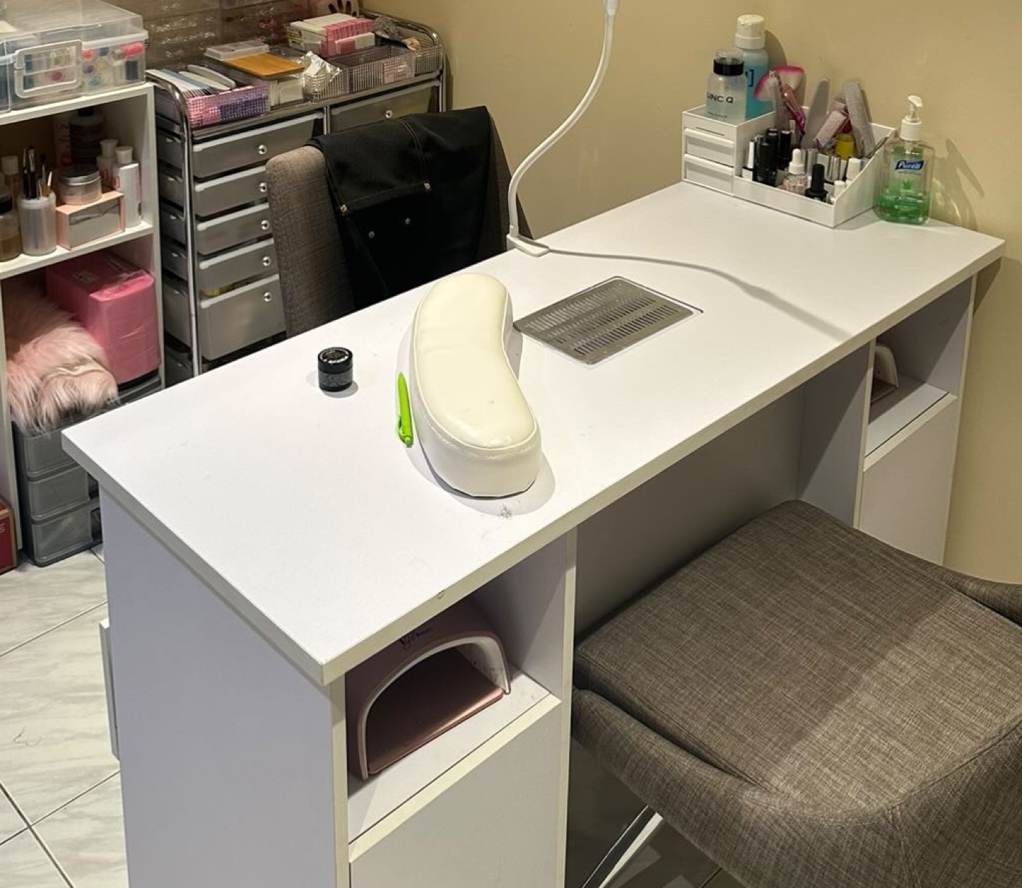Nail desk comes with dusk collector built in