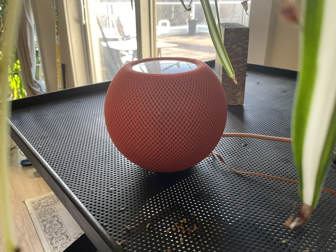 Apple HomePod Mini white and orange or grey image indicator(4)