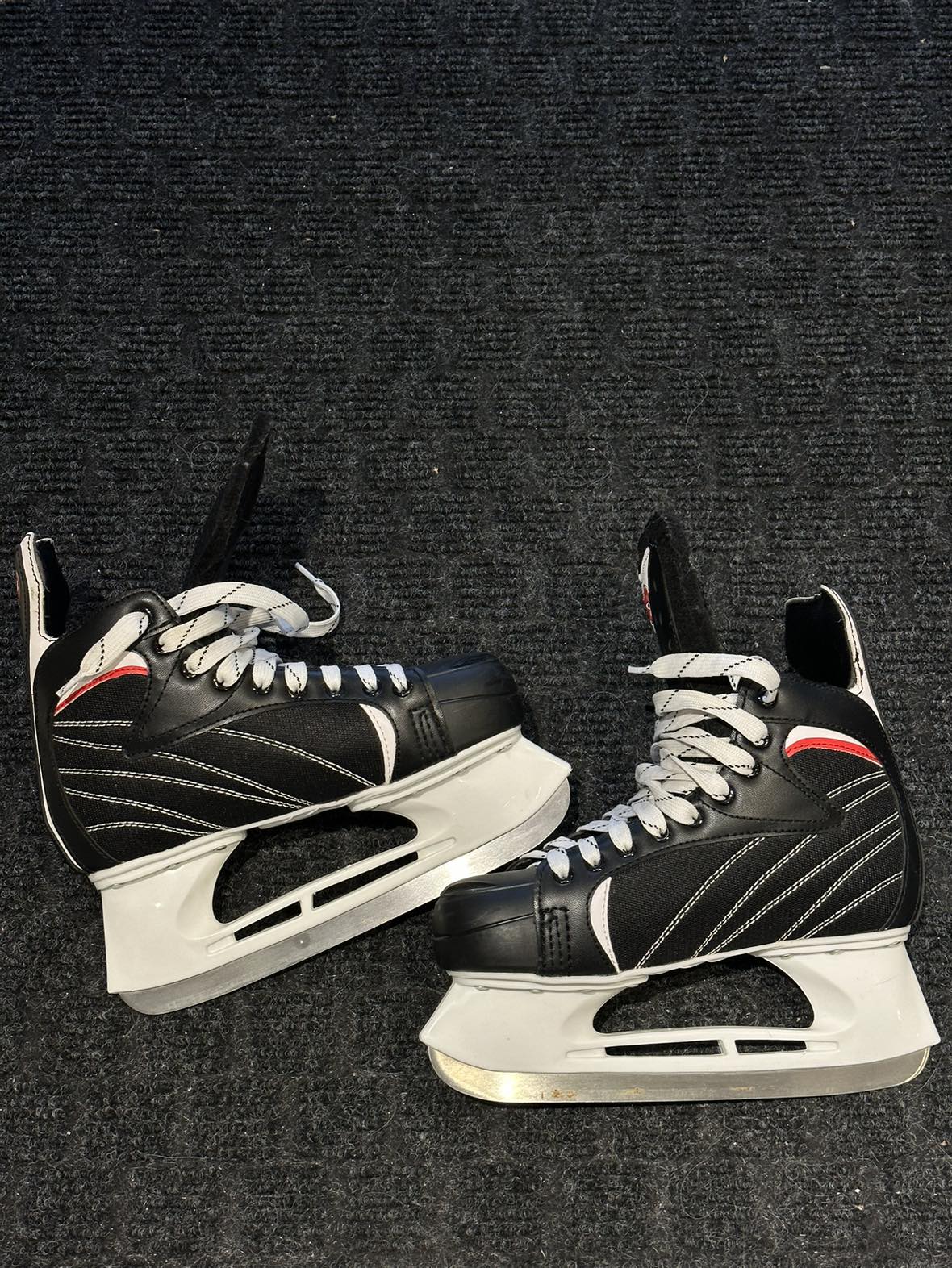 Men’s Skates Size 8 Hespeler thumbnail