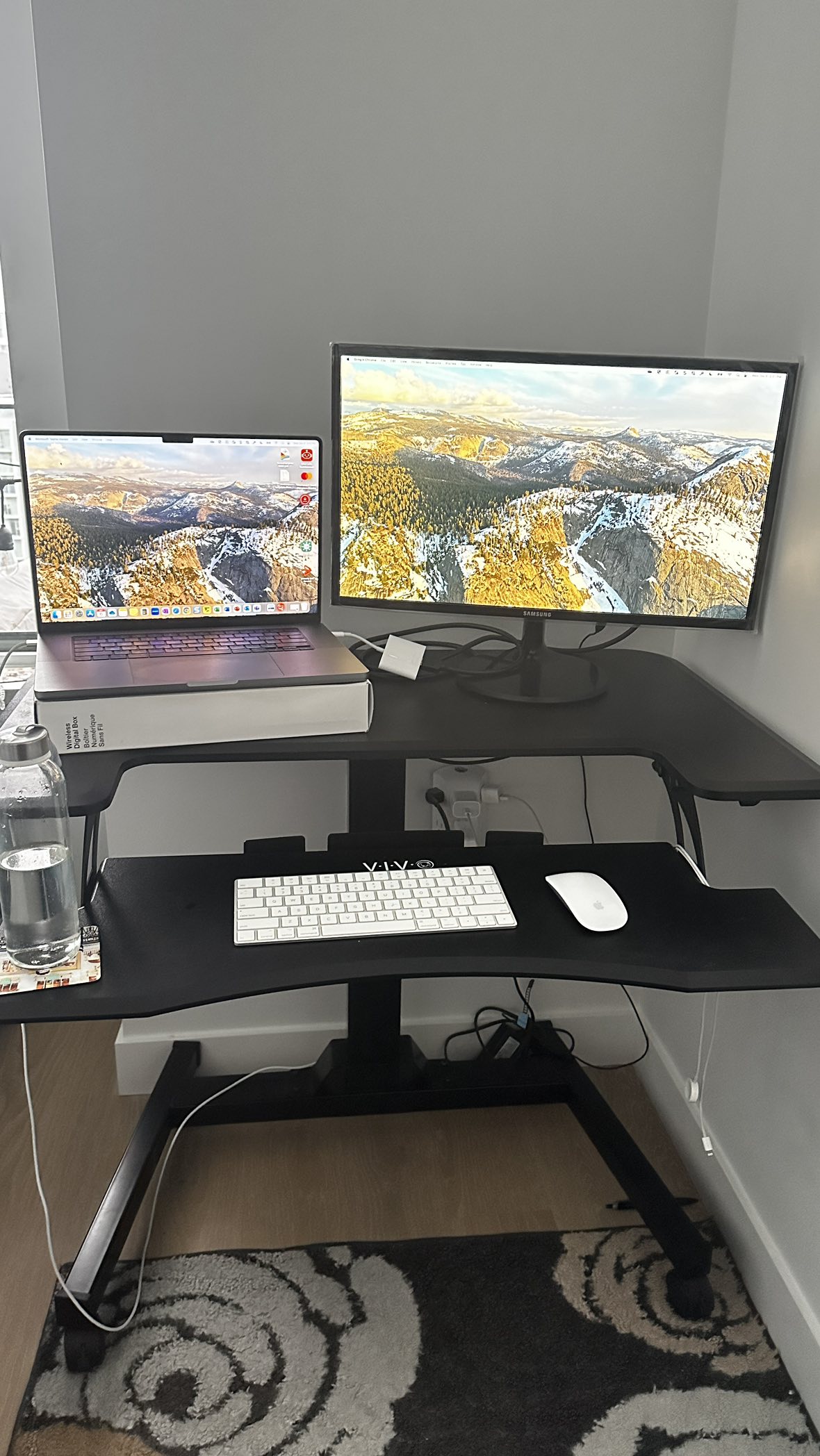 Adjustable height desk with wheels